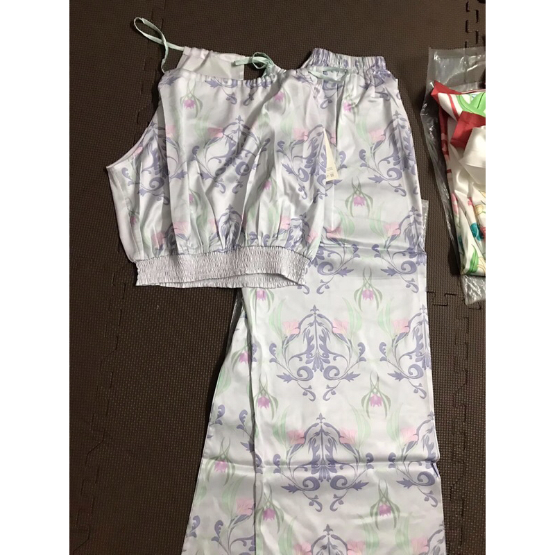 ❤Hàng QC❤ Bộ ngủ 2s lụa cổ yếm quần dài ống rộng xẻ tà_Thanhhien997_lụa satin cao cấp, mền mịn mát, tôn dáng 2024