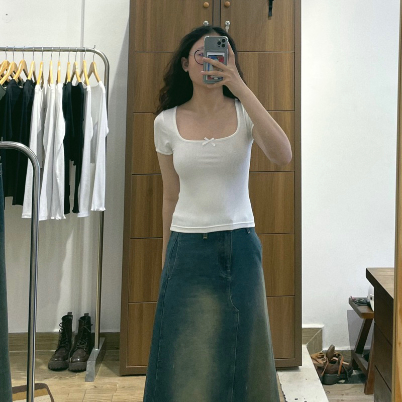 Áo thun gân cổ vuông đính nơ - Aufra studio