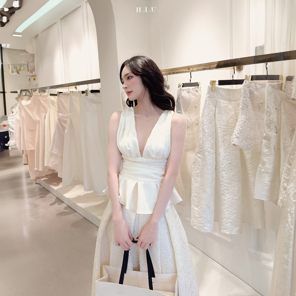 Áo nữ kiểu xẻ ngực tiểu thư nhún bồng Ela Top H.I.U Fashion , dáng tiểu thư chất liệu gấm hàn vân hoa cao cấp HIU design