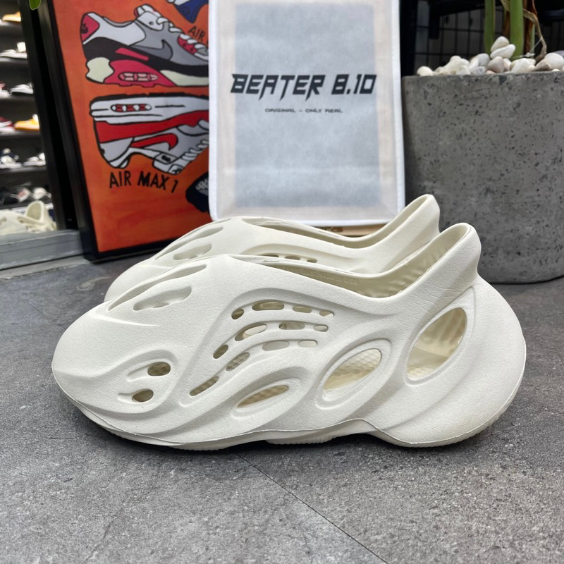 GIÀY YEEZY FOAM RUNNER ‘SAND’ Code: FY4567