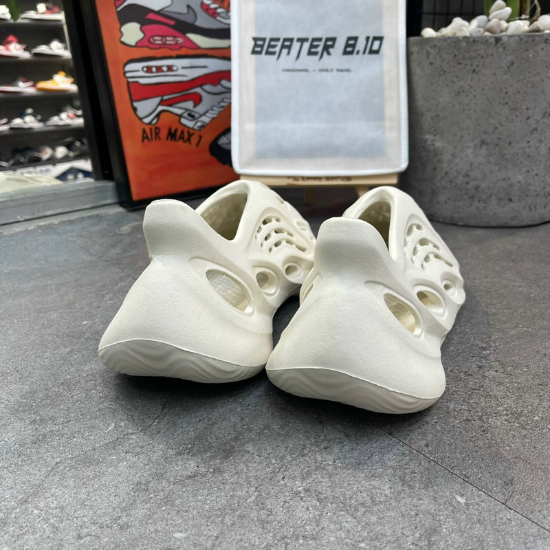 GIÀY YEEZY FOAM RUNNER ‘SAND’ Code: FY4567