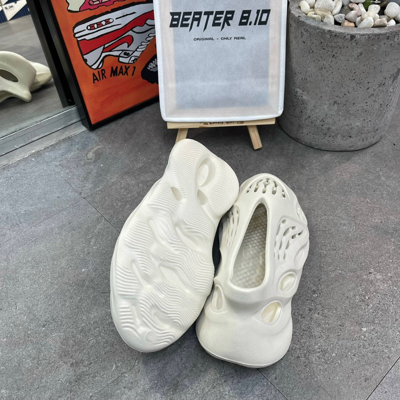 GIÀY YEEZY FOAM RUNNER ‘SAND’ Code: FY4567