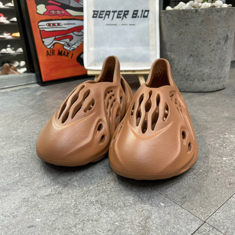 GIÀY YEEZY FOAM RUNNER ‘CLAY RED' Code: HP5335