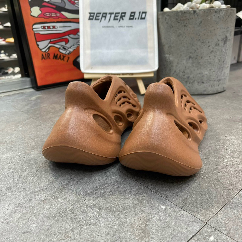 GIÀY YEEZY FOAM RUNNER ‘CLAY RED' Code: HP5335