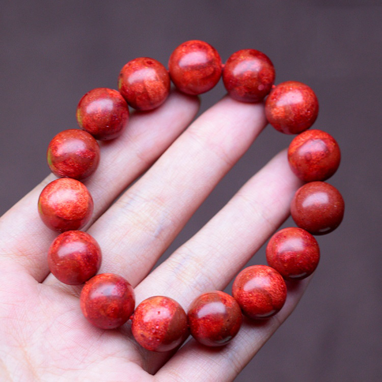 Vòng tay phong thủy cao cấp gỗ Hương đỏ mang lại Bình an May mắn