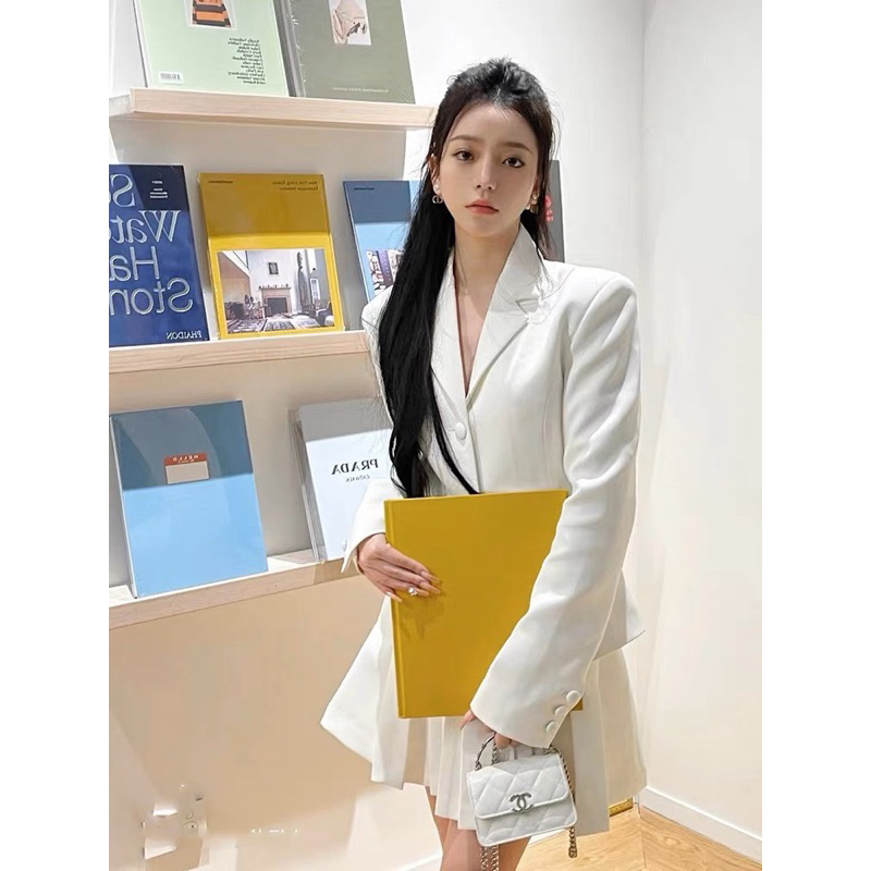SET ÁO VEST + CHÂN VÁY XẾP LY TRẮNG