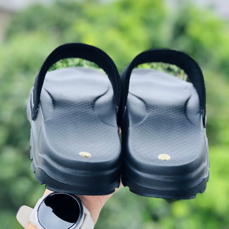 Dép covernar thời trang nam nữ  quai da  mềm mịn hai mầu trắng đen đế đúc nguyên khối cso 4,5 phấn hàng lại1