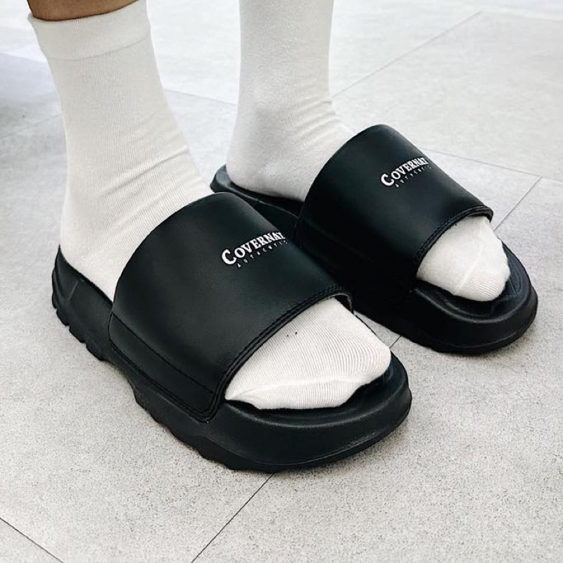 Dép covernar thời trang nam nữ  quai da  mềm mịn hai mầu trắng đen đế đúc nguyên khối cso 4,5 phấn hàng lại1