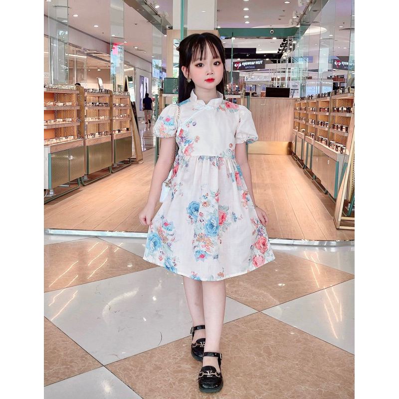 Váy ngắn tay mùa hè cho bé gái từ 8-30kg chất thô xịn cổ tàu nền kem hoạ tiết hoa hồng