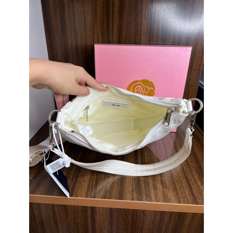 Túi kẹp nách m lb dáng tròn kèm dây đeo chéo