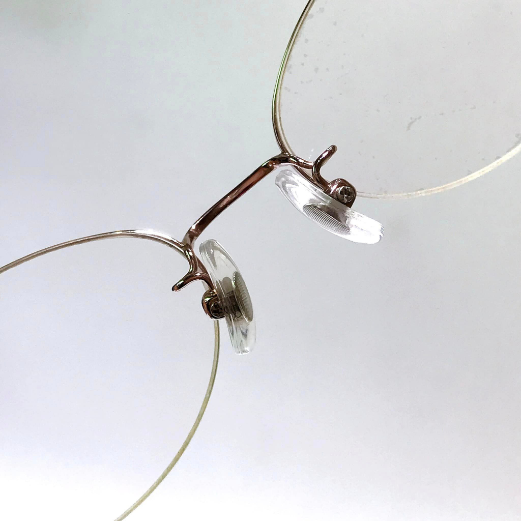 Gọng kính si Nhật