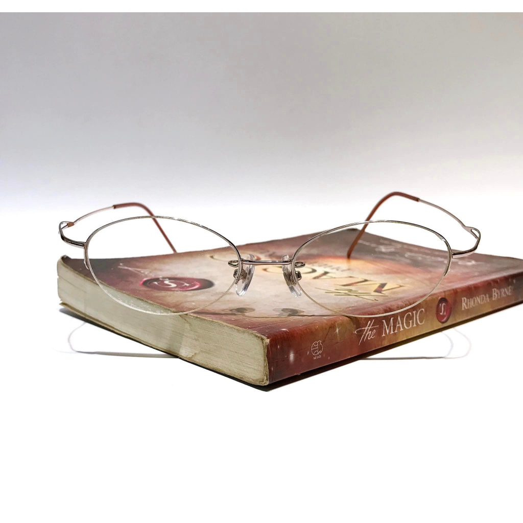 Gọng kính si Nhật