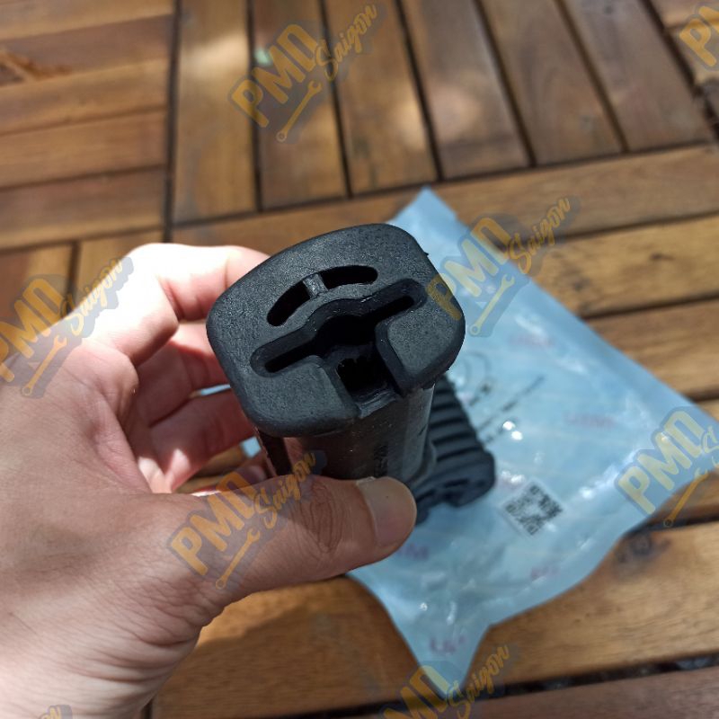 Cao su gác chân trước bản lớn dùng cho đời xe Future 1 hiệu MIU thái