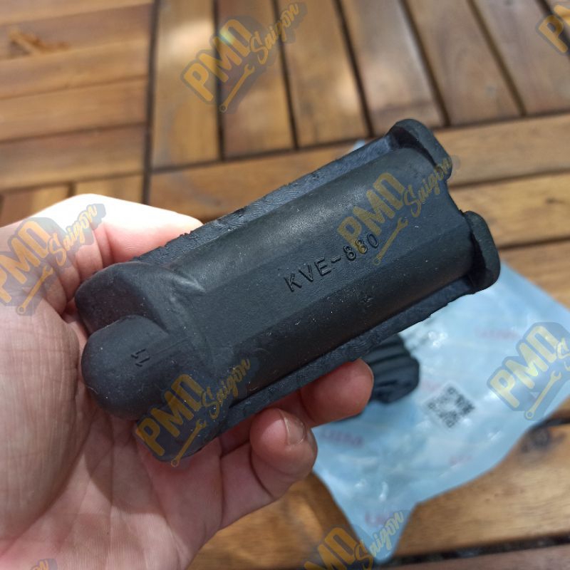 Cao su gác chân trước bản lớn dùng cho đời xe Future 1 hiệu MIU thái