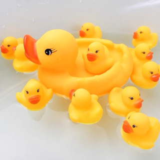 Vịt nhựa thả bể bơi cho bé