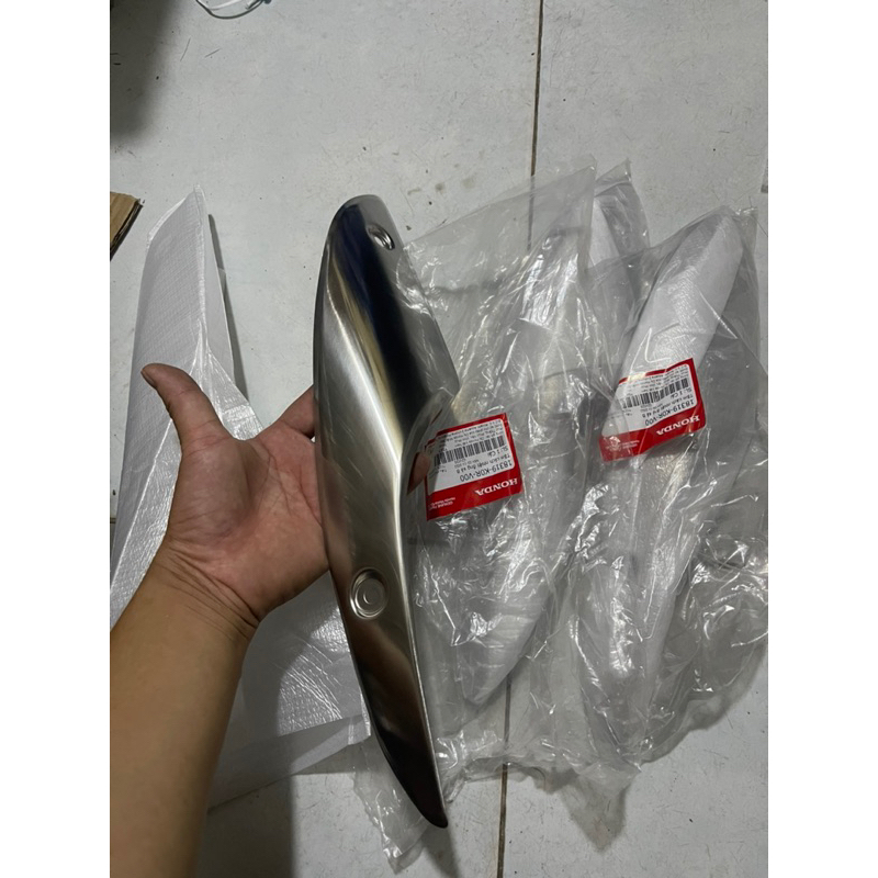 Thanh inoc ốp pô zin  sh 2020-2023