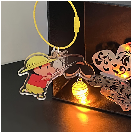 Móc khóa lồng đèn Trung Thu  Shin hình đom đóm đi chơi bên ánh đèn vàng treo balo gắn chìa khóa lung linh cute dễ thương