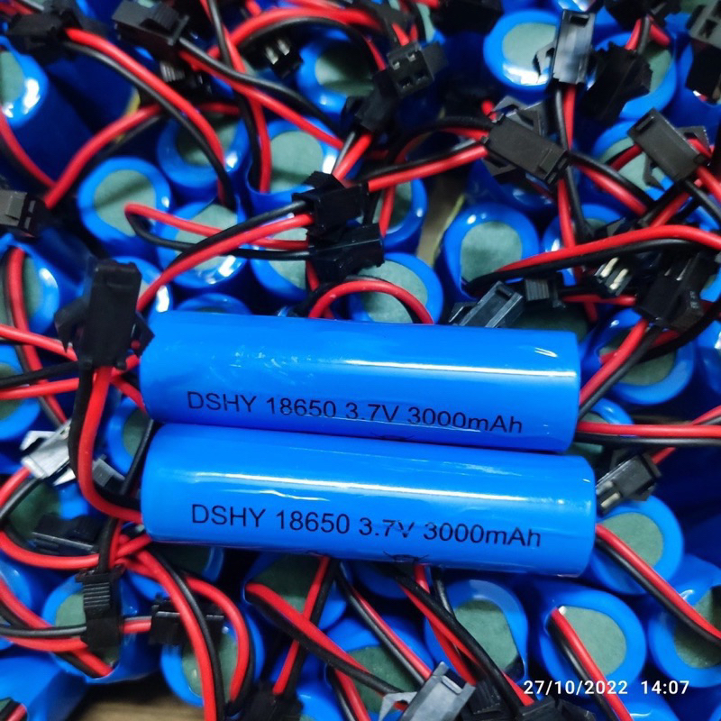 Pin lion 18650 3.7v 1200mah , 3000mah cổng sm cho xe đồ chơi , dụng cụ chơi nước