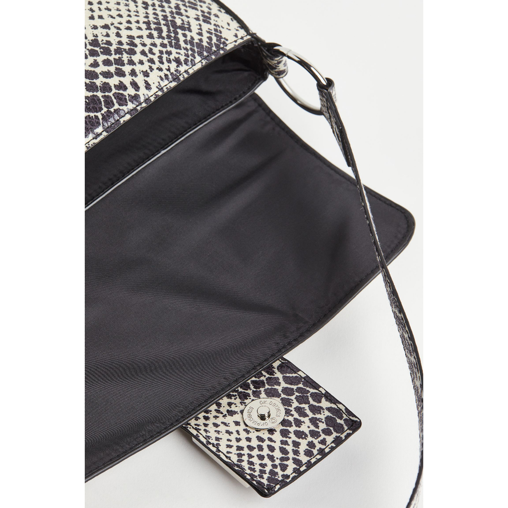 H&M Đức - Túi xách đeo vai kẹp nách khóa vuông nam châm da bóng da rắn màu đen sale auth new tag cao cấp sẵn 1114621002