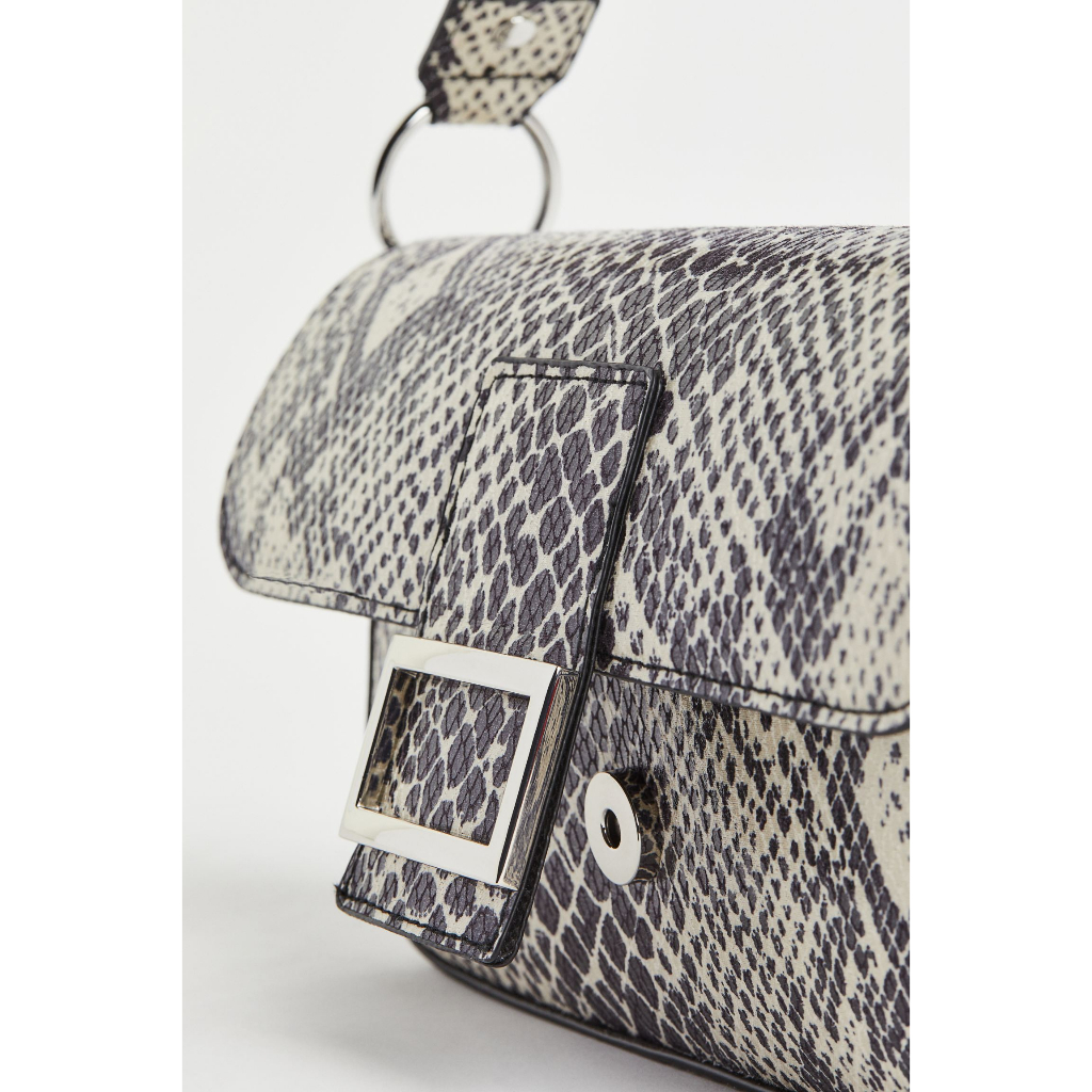 H&M Đức - Túi xách đeo vai kẹp nách khóa vuông nam châm da bóng da rắn màu đen sale auth new tag cao cấp sẵn 1114621002