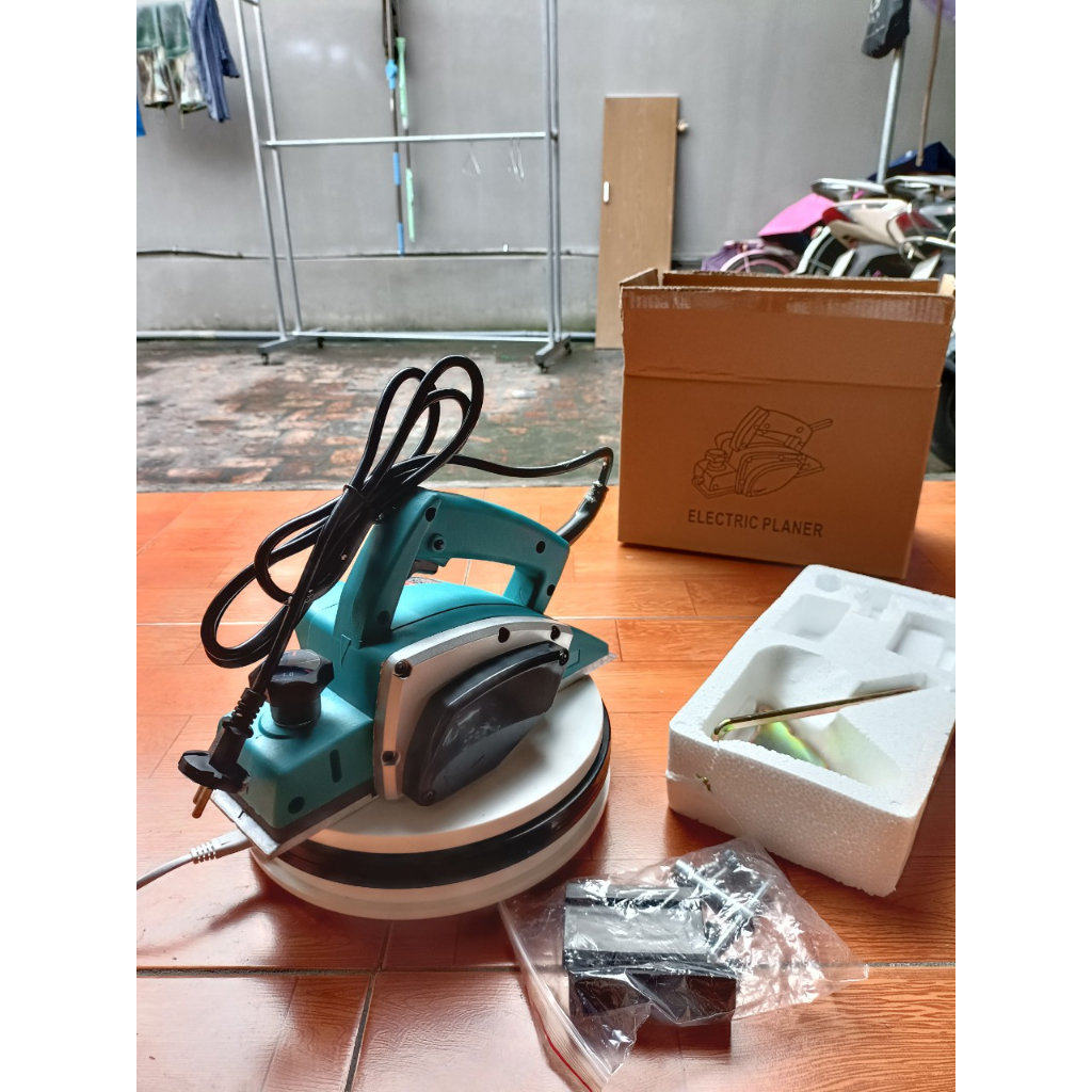 Máy bào gỗ cầm tay Makita N1900B