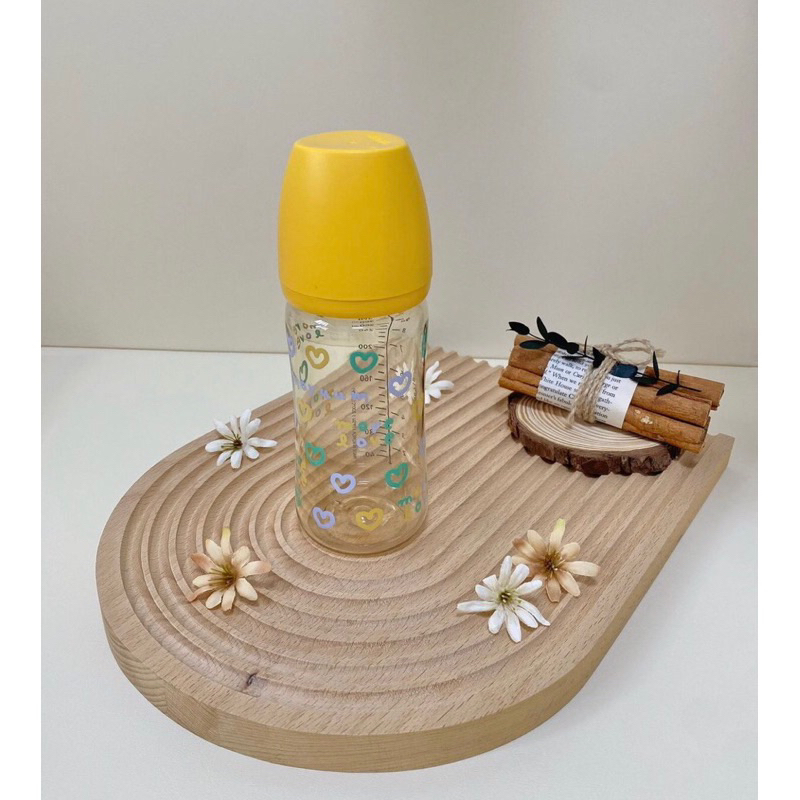 Bình Moyuum hoạ tiết trái tim 2023 màu đỏ , vàng size 170ml/270ml kèm núm tự chọn size