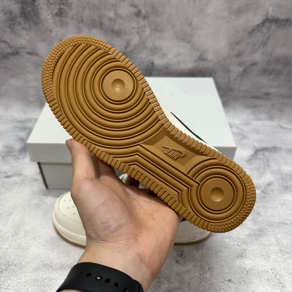 Giày Thể Thao AF1 Low Beige Green Gum Màu Kem Vạch Xanh Đế Vàng Bản SC Chuẩn Đẹp Full Bill Box