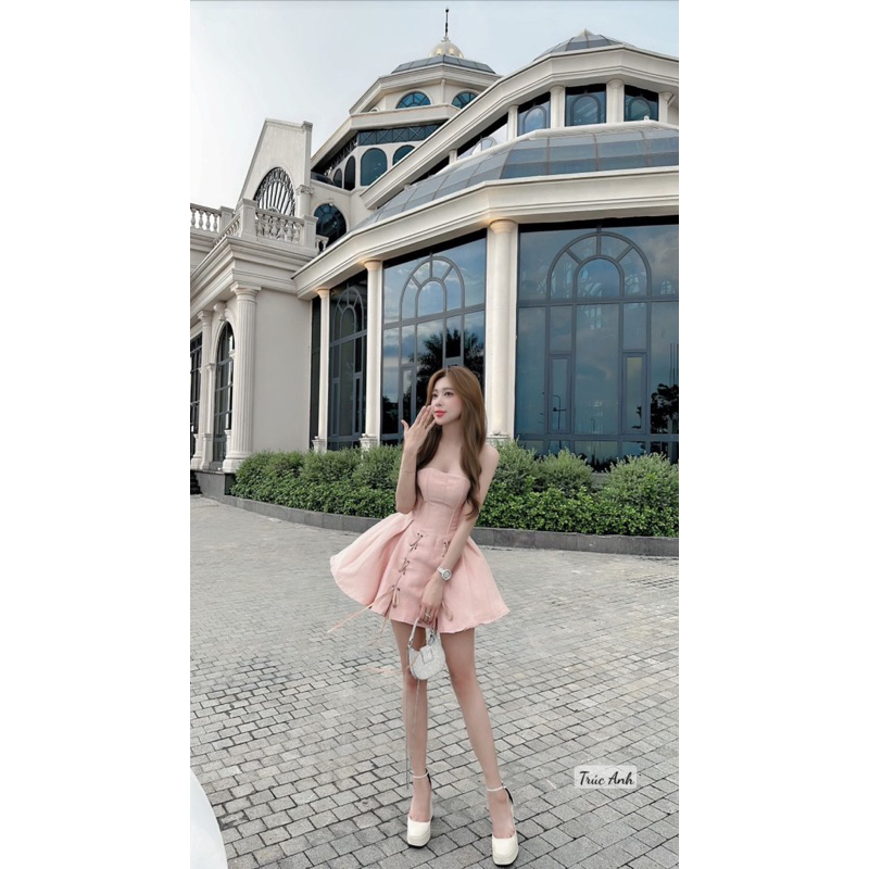 Váy tafta cúp ngực đan dây siêu xinh cho các nàng diện đi chơi phong cách Hàn Quốc.