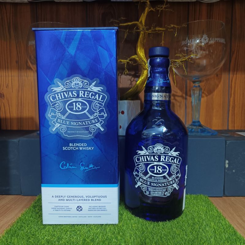 Vỏ chai rượu ngoại Chivas 18 BLUE Full box trưng bày Decor cực đẹp, mới 99%