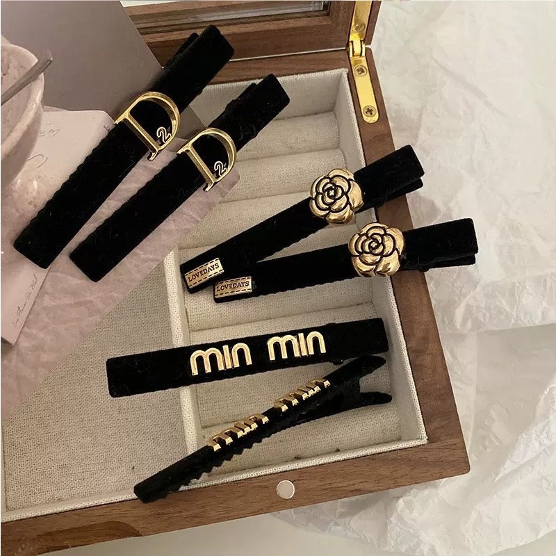 Kẹp Tóc Cho Nữ Đen Nhung Đính Tag Phong Cách Retro Siêu Hot Mẫu Mới