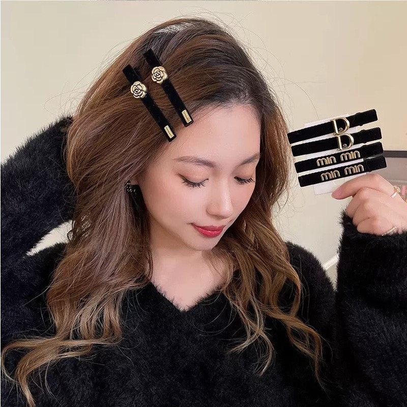 Kẹp Tóc Cho Nữ Đen Nhung Đính Tag Phong Cách Retro Siêu Hot Mẫu Mới
