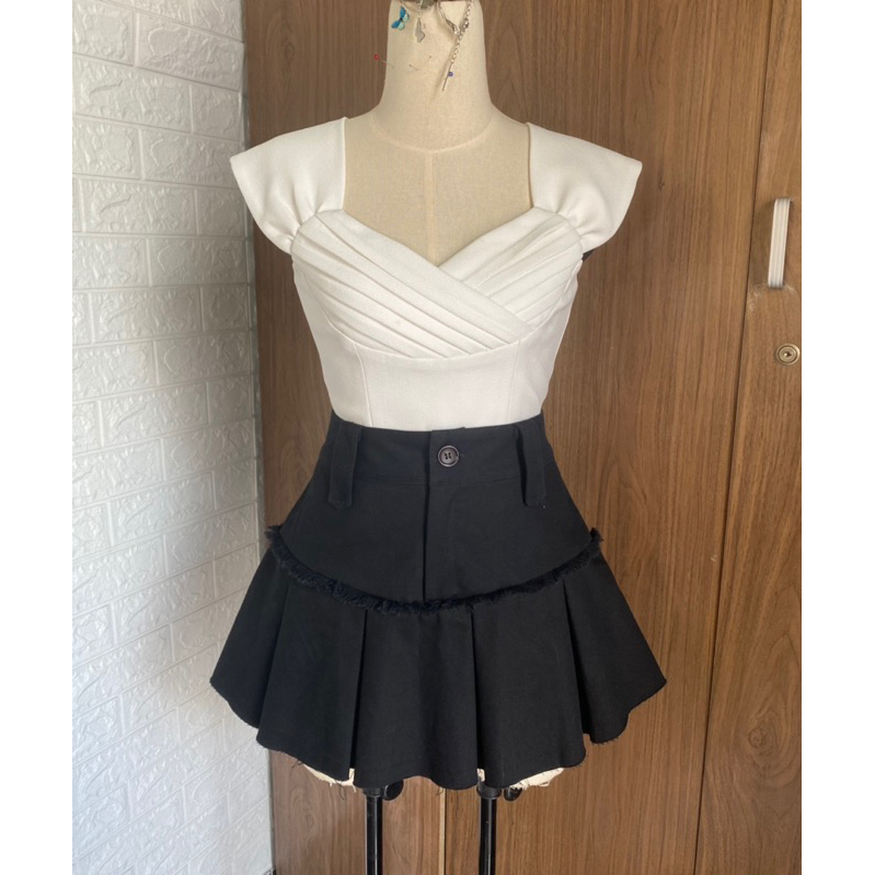 Chân váy kaki xếp ly cá tính