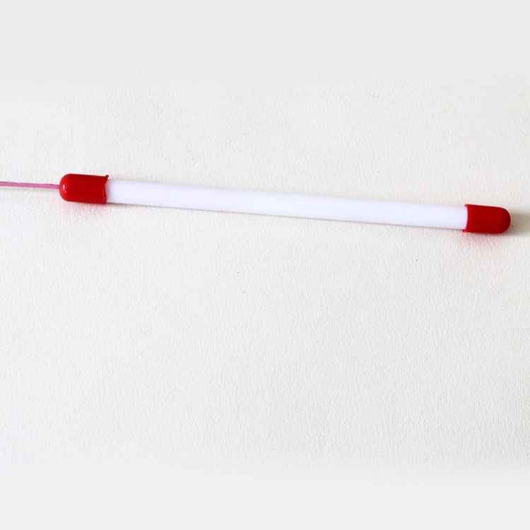 Cần câu mèo dây thép gắn kèm lông vũ