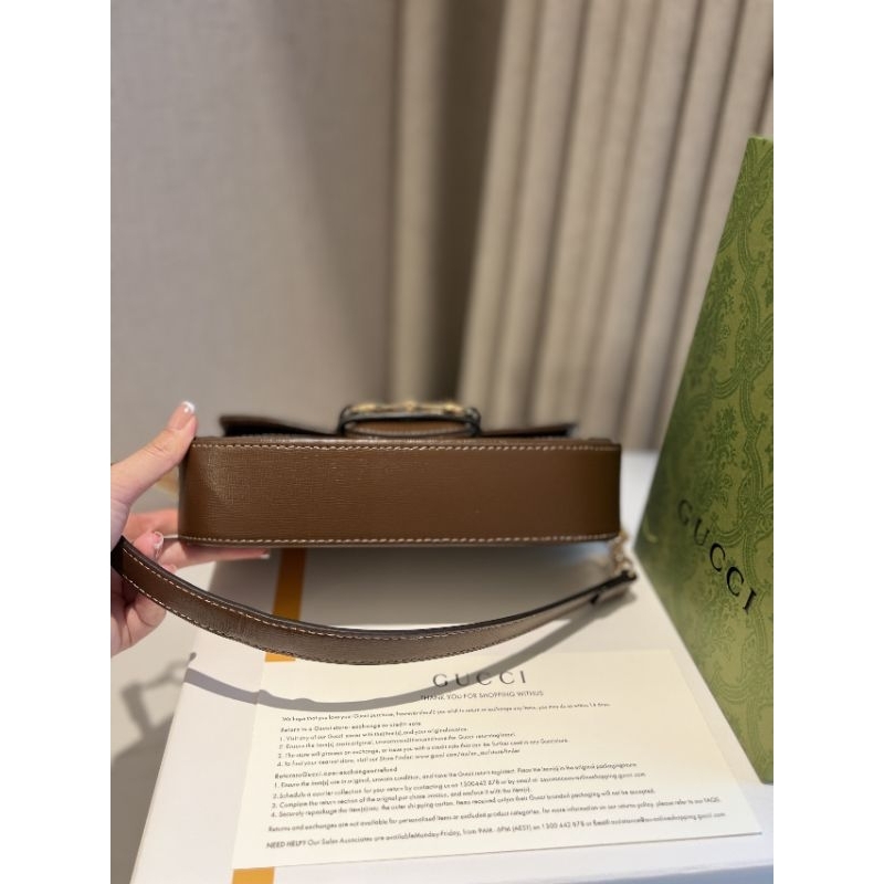 Túi xách dành cho nữ bản da thật 100% dáng ngang  sz24cm kèm 2 quai thay đổi kèm hộp nam châm