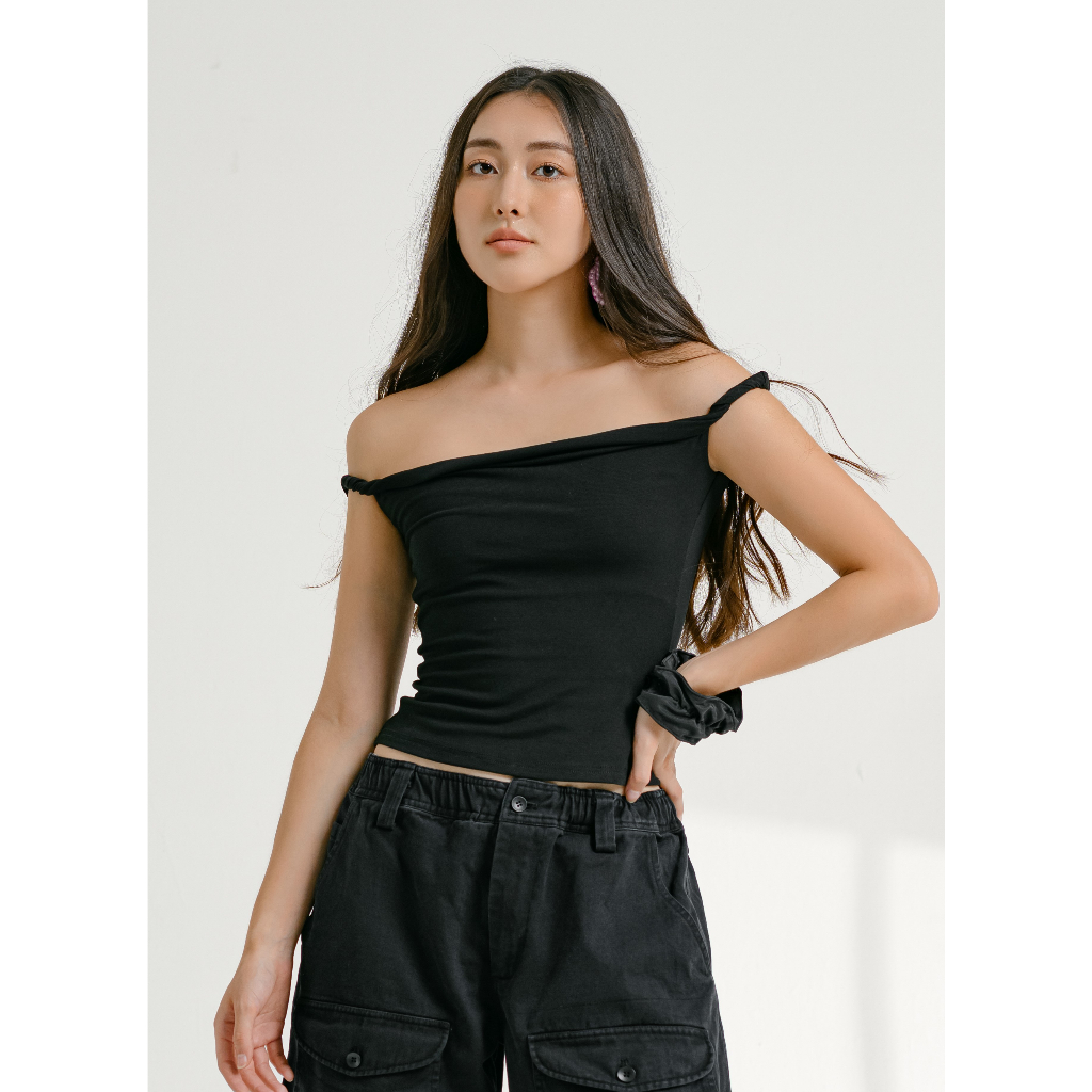 Áo cotton nữ xoắn vai Twist Top - oula.studios