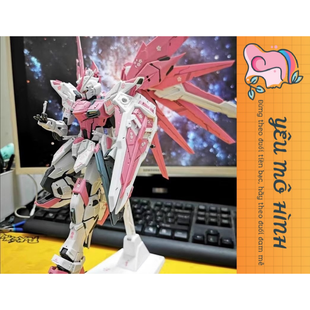 Gundam MG Sakura Pink Freedom VER.2.0 Tặng kèm Base trưng bày và Decal nước