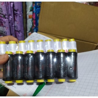 1 cuộn chỉ trắng hoặc đen
