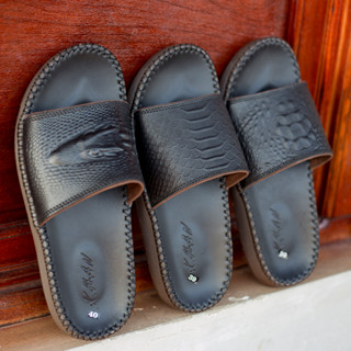 Dép da Nam quai ngang da bò , đế cao su đúc nguyên khối cao 2,5 phân , khâu vièn toàn bộ.