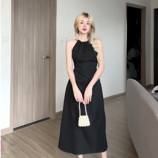 Đầm maxi yếm cut out lưng dáng dài dạo phố