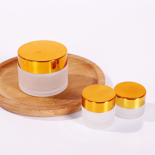 Lọ thuỷ tinh đựng mỹ phẩm nắp vàng (50ml)