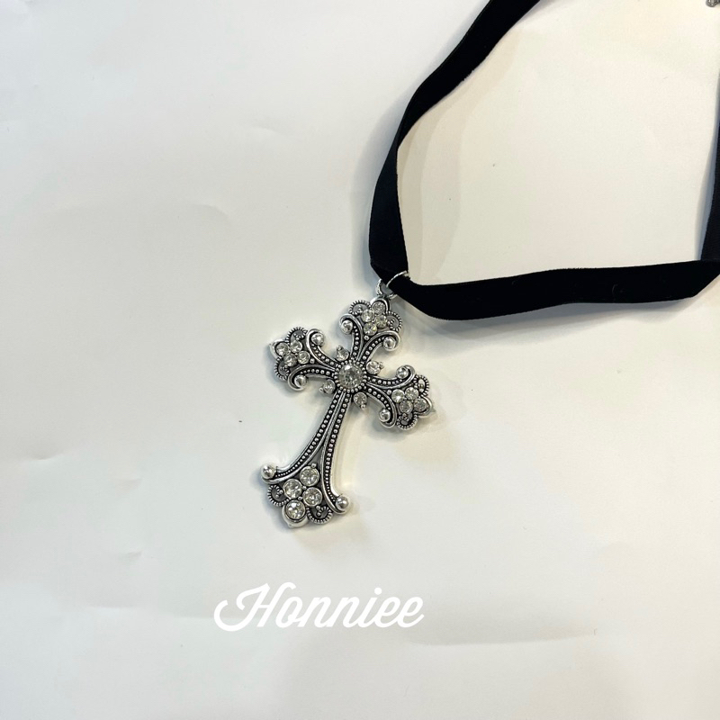 Vòng cổ nữ nhung mặt dây thánh giá Honniee