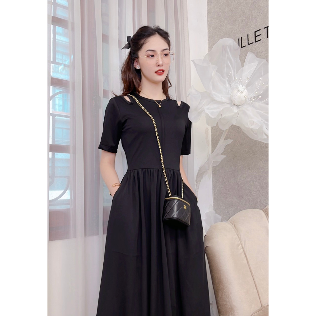 Váy khoét vai dáng dài xẻ bên