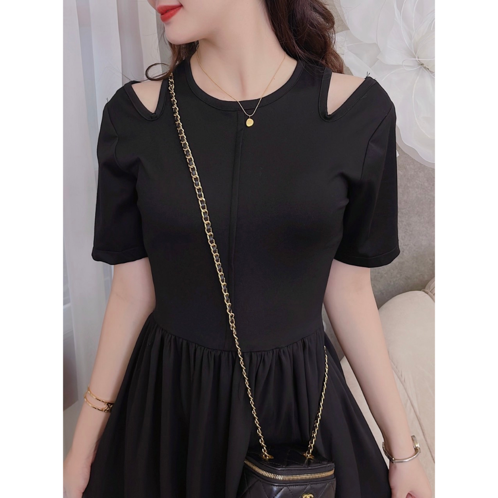 Váy khoét vai dáng dài xẻ bên