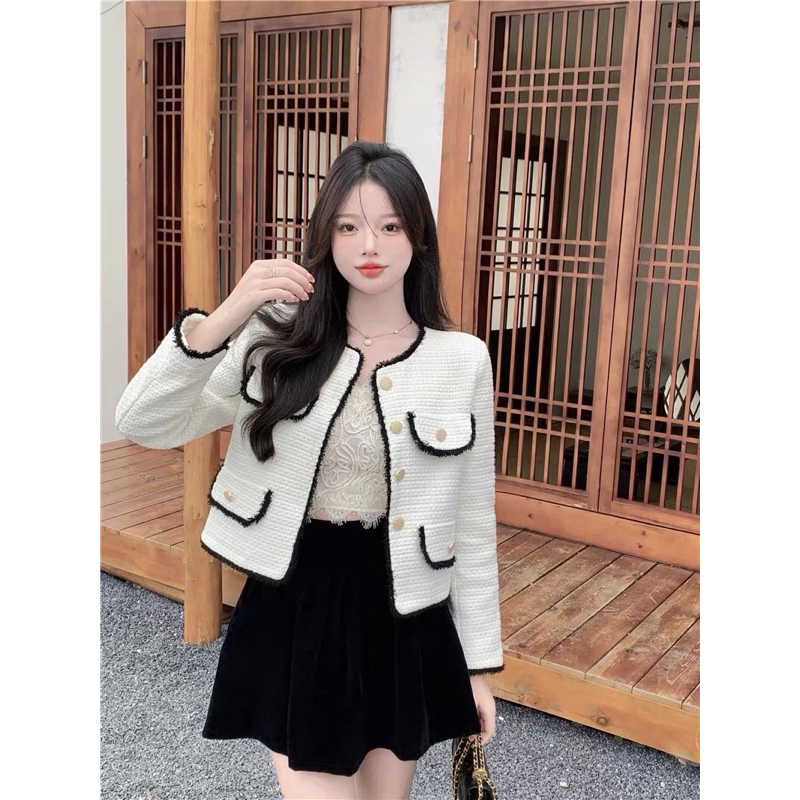 Áo dạ trắng viền đen túi nắp