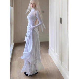 Đầm tay dài rũ hở lưng