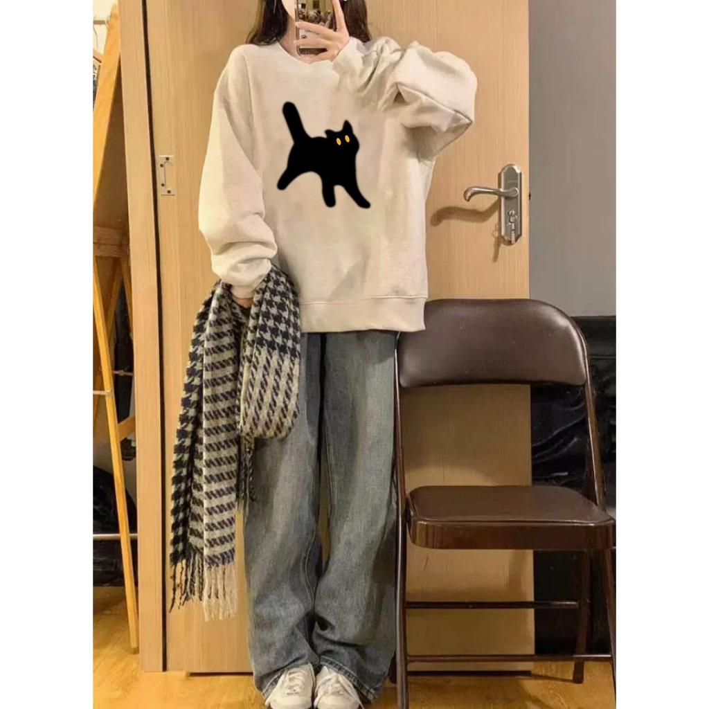 Áo sweater nữ ulzzang dài tay cổ tròn màu be trà sữa hoạ tiết mèo đen ngầu đường phố tay bo gấu dáng oversize