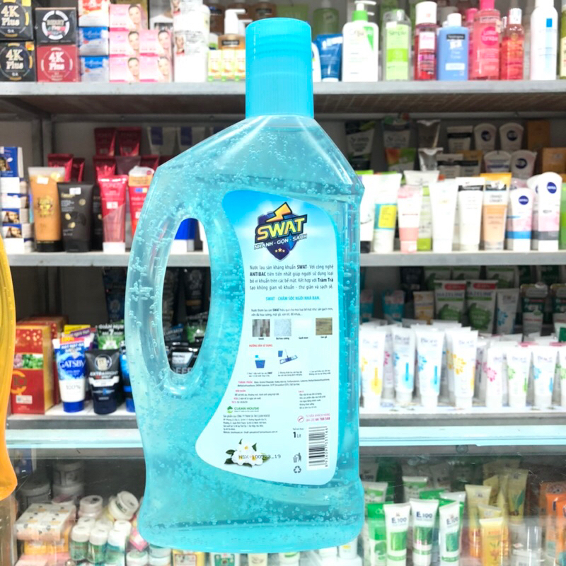 Nước Lau Sàn SWAT giữ sàn nhà kháng khuẩn sạch bóng với nhiều mùi hương dễ chịu