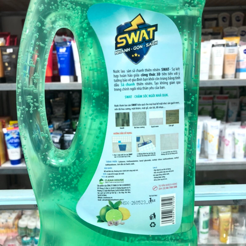 Nước Lau Sàn SWAT giữ sàn nhà kháng khuẩn sạch bóng với nhiều mùi hương dễ chịu