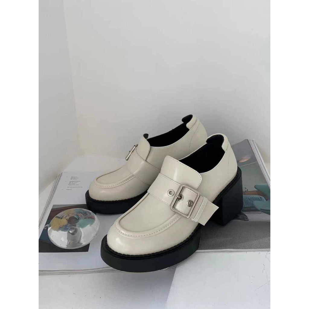 G648- GIÀY BE KHÓA LỖ