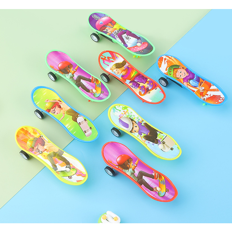 Đồ chơi ô tô ván trượt mini chạy cót siêu yêu cho bé